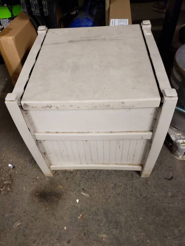 lot 3006 image: Suncast Garden Hose Box with Garden Hose