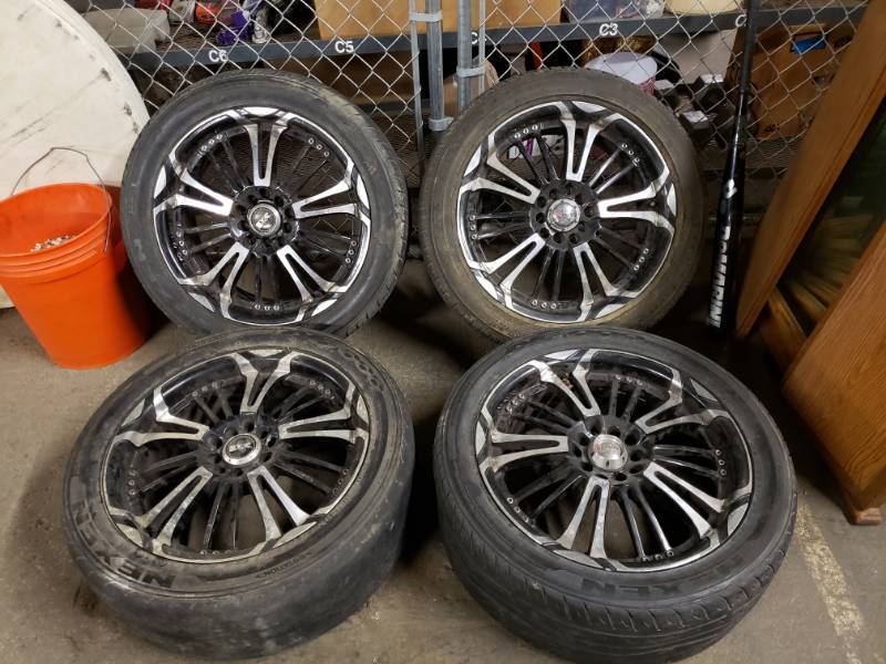 lot 3010 image: Nice Set of 4 17 Wheels