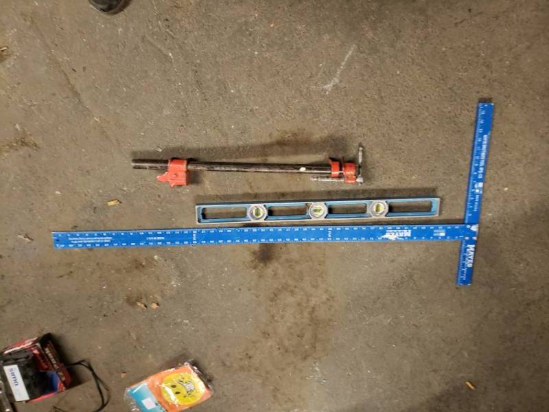 lot 3017 image: Mayes Brothers 4 T Square, 2 Level and Furniture Clamp