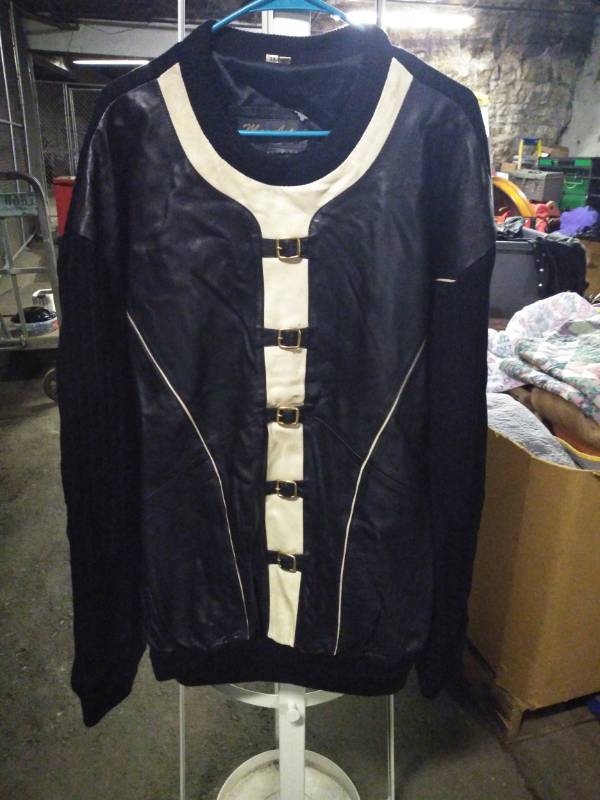 lot 1241 image: Man Art Shirt Size 3XL