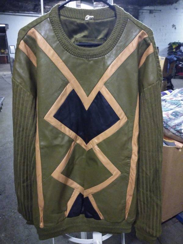 lot 1242 image: Man Art Shirt Size 2XL