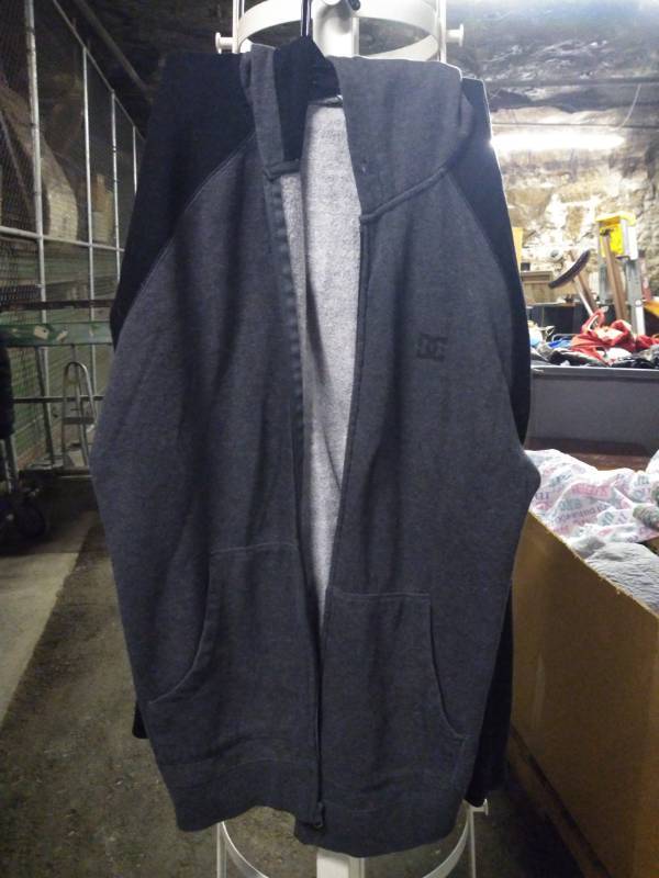 lot 1253 image: DC Zip Up Hoodie Size 2XL