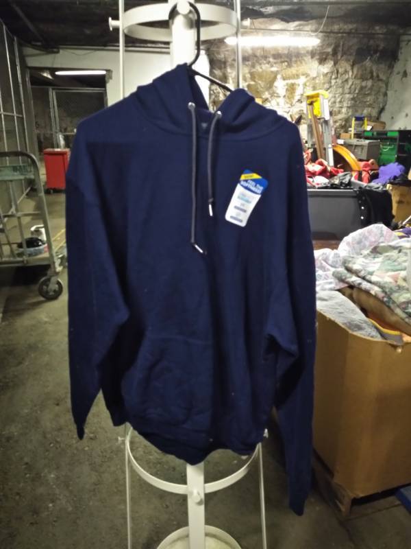 lot 1254 image: Fruit of the Loom Pull Over Hoodie Size XL