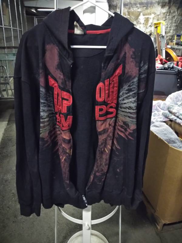 lot 1259 image: Tapout Zip Up Hoodie Size XL