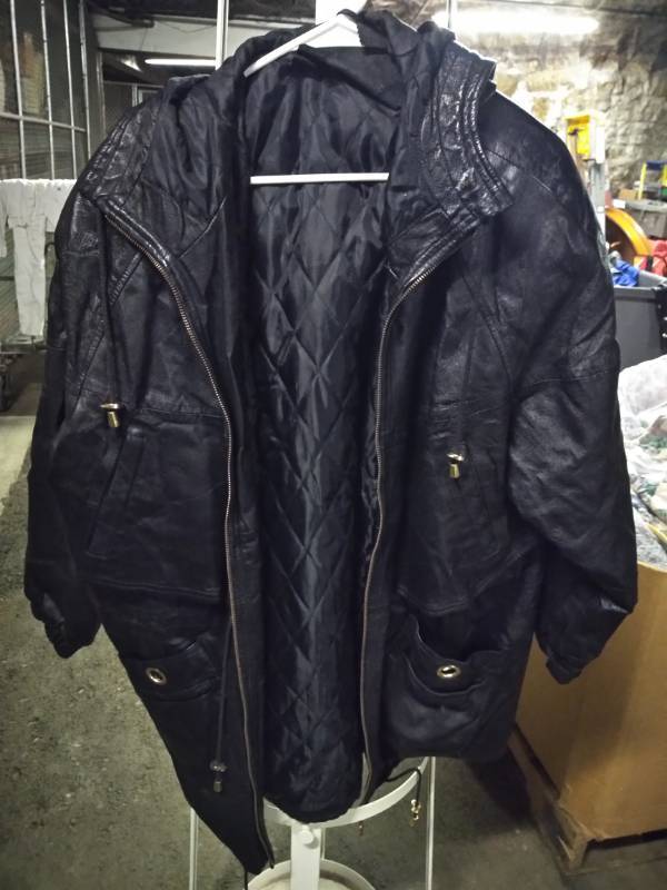 lot 1266 image: G III Leather Jacket Size L