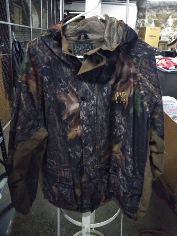 lot 1271 image: Mad Dog Gear Camo Jacket Size 2XL