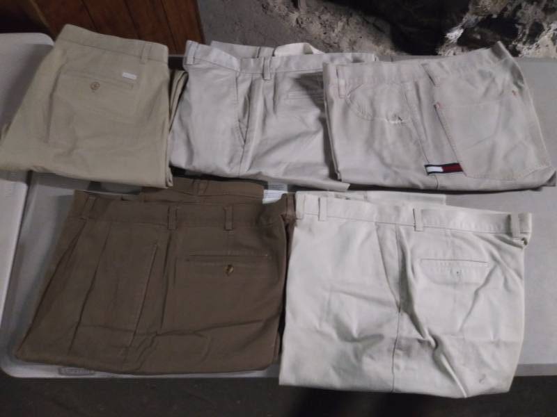 lot 1287 image: 5 Pair of Khakis