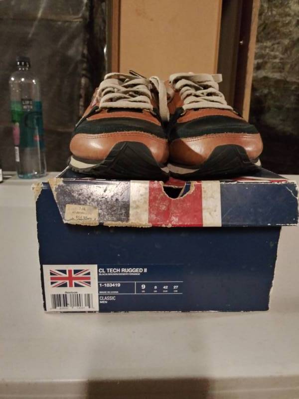 lot 1292 image: CL Tech Rugged II Reebok Shoes Size 9