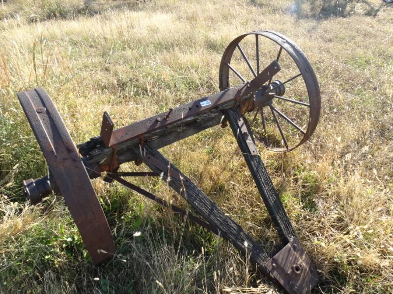 lot 2913 image: Old metal wheel farm implement