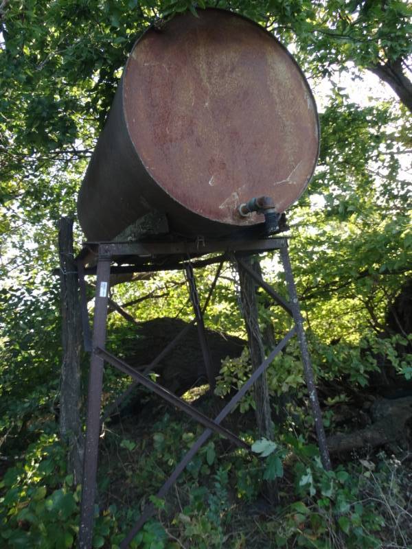 lot 2937 image: Overhead fuel tank w stand