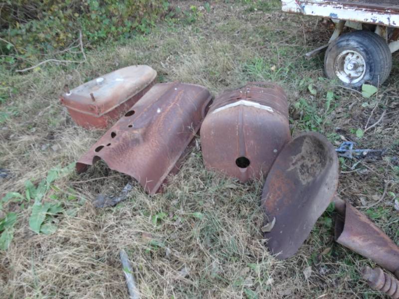 lot 2941 image: Old tractor parts