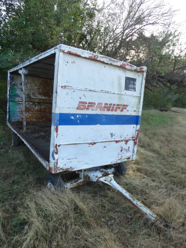 lot 2943 image: Braniff pull behind airline trailer- 4 wheels
