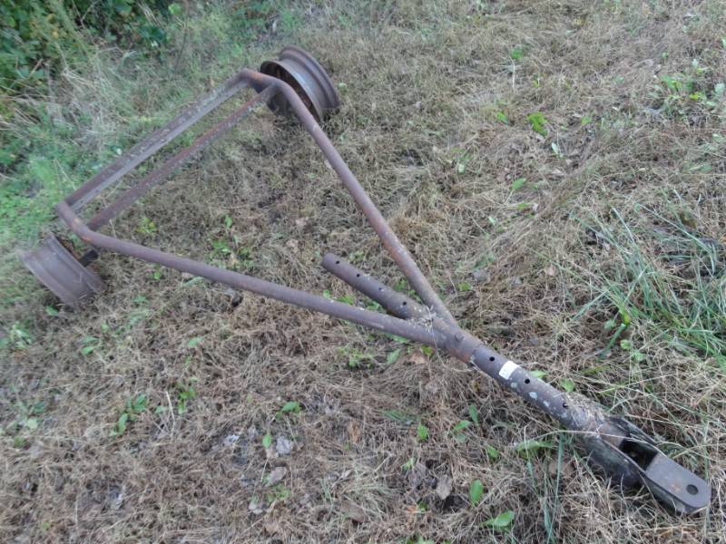 lot 2946 image: Metal wheel implement trailer