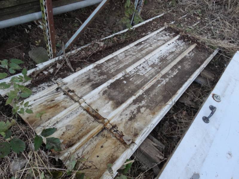lot 2955 image: Several sheets of barn metalsiding