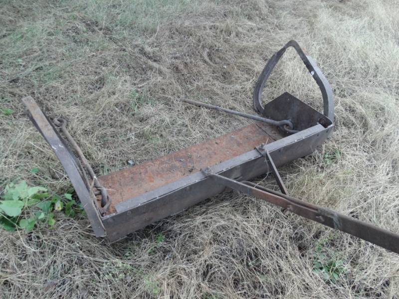 lot 2956 image: Old metal farm implement-