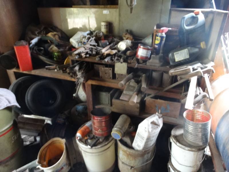 lot 2966 image: Workbench w. contents- Tools hardware & misc.