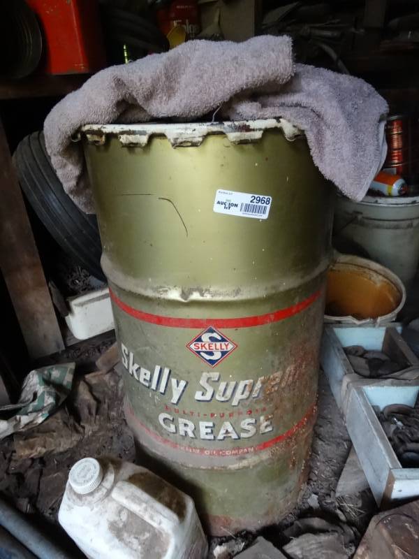 lot 2968 image: Metal drum- Skelly grease