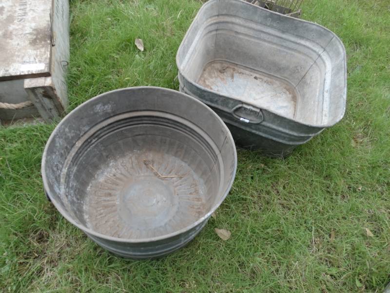 lot 2973 image: 2 old metal wash tubs