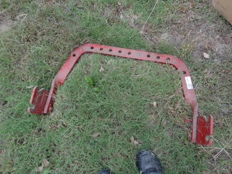 lot 2975 image: Tractor implement bar