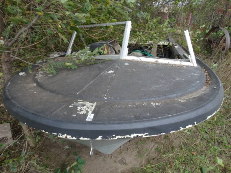 lot 2995 image: Boat yard decor or restore project