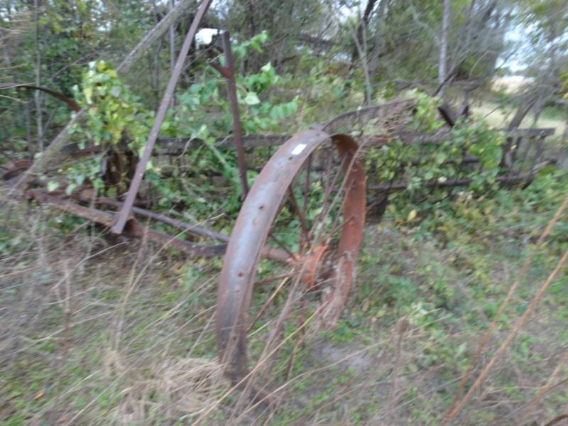lot 2996 image: Old metal wheel farm implement- Pull behind hay rake