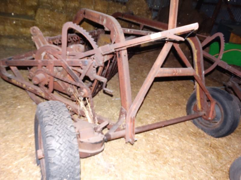 lot 7934 image: Pull behind farm implement- hay rake
