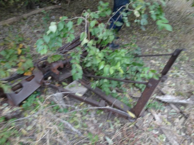 lot 7942 image: Old metal farm implement- sickle mower