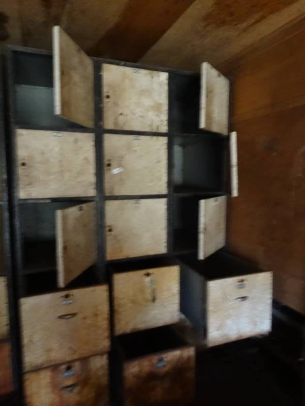 lot 7946 image: Locker unit