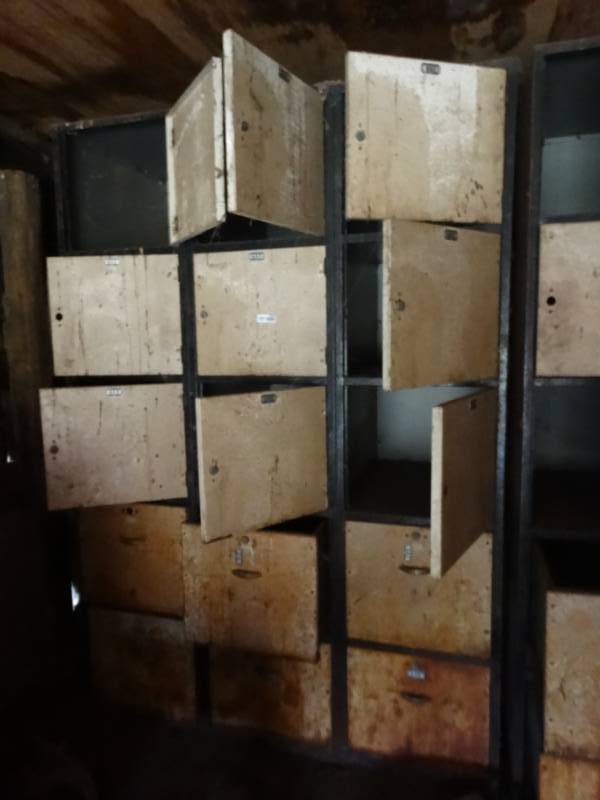 lot 7947 image: Locker unit