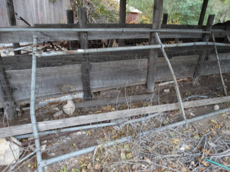 lot 7959 image: 2 farm gates