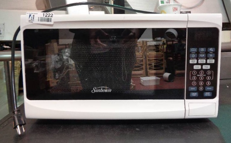 lot 1222 image: Sunbeam� 0.7cu. ft. 700 Watt Digital Microwave Oven White - SGS10701
