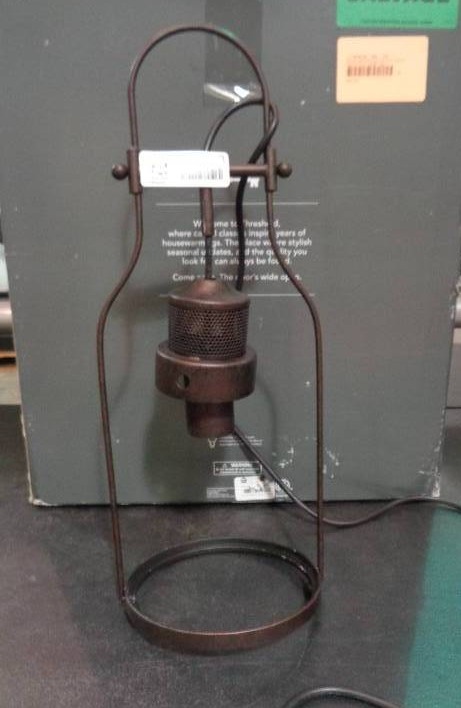 lot 1253 image: Pendant Light Fixture