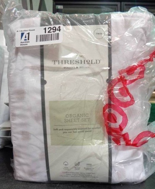 lot 1294 image: Organic Cotton Printed Sheet Set 300 Thread Count, Twin - Threshold