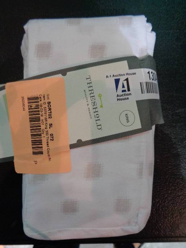 lot 1304 image: Organic Cotton Printed Pillowcase Set 300 Thread Count, King - Threshold