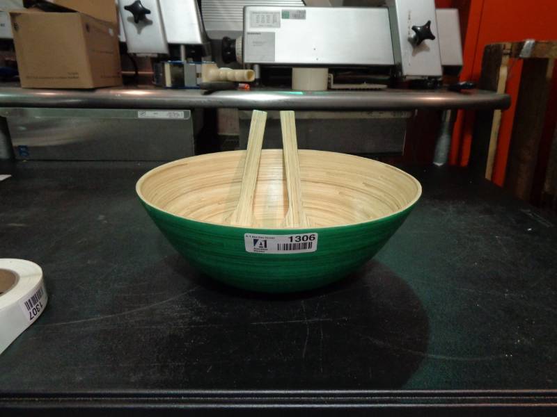 lot 1306 image: Salad Bowl Set