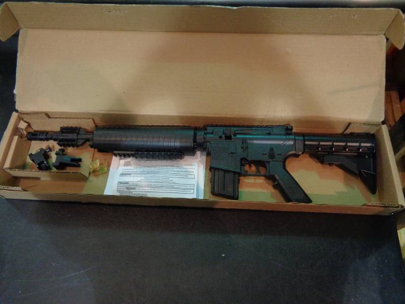 lot 1325 image: Crossman BBPellet Gun