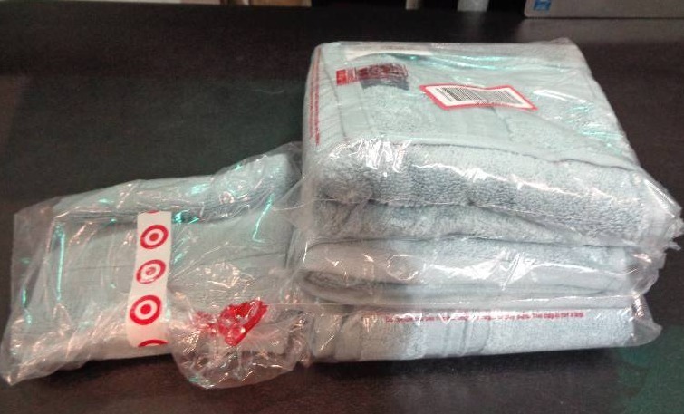 lot 1353 image: Fieldcrest Towels, 3 Hand Towels 1 Washcloth - Acoustic Aqua
