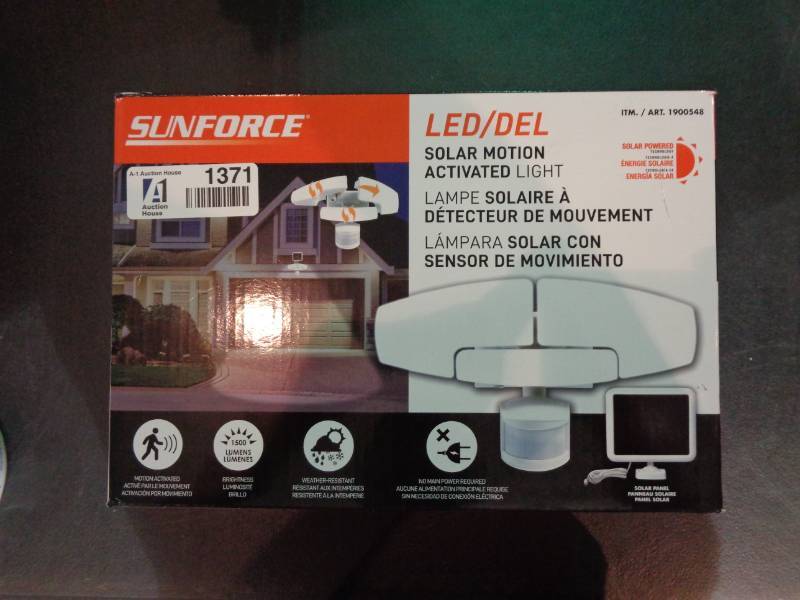 lot 1371 image: Sunforce LED Motion Activated Security Light