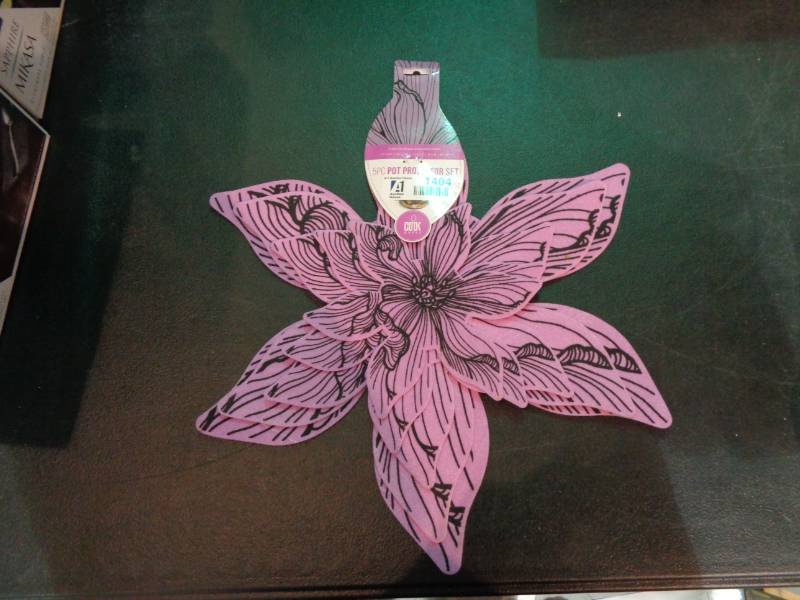 lot 1404 image: 5 Piece Pot Protector Set