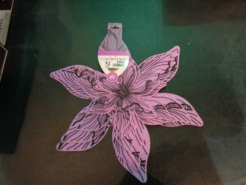 lot 1405 image: 5 Piece Pot Protector Set