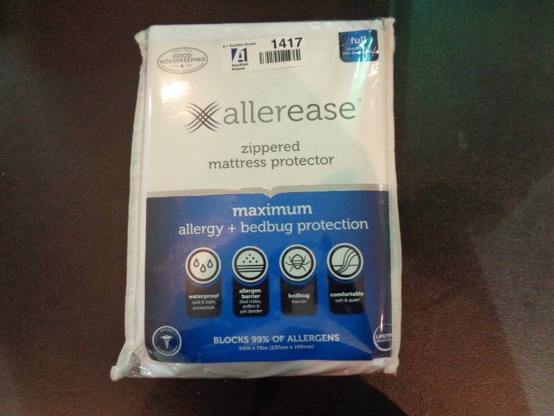 lot 1417 image: Zippered Mattress Protector Full Size