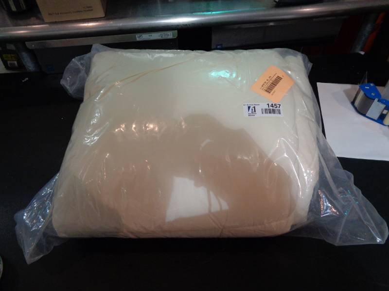 lot 1457 image: Microfiber Down Alternative Comforter FullQueen