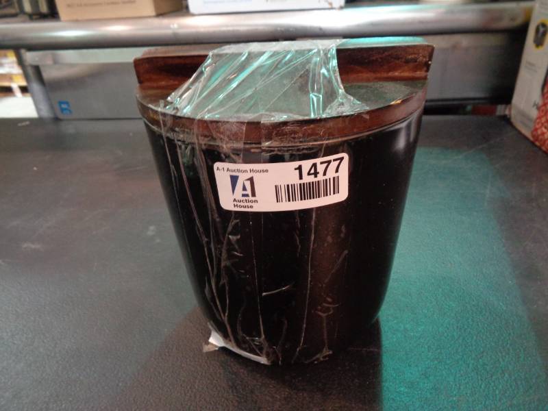 lot 1477 image: Ice Bucket