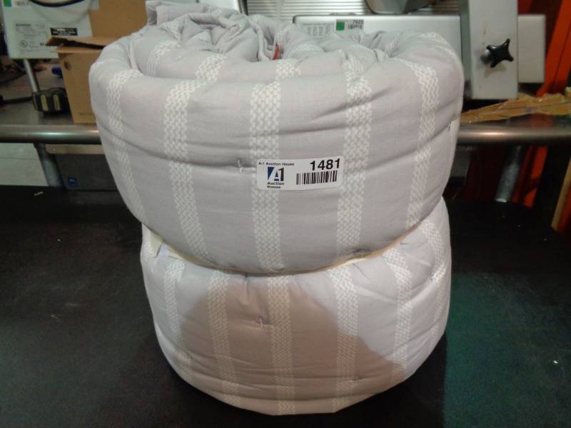 lot 1481 image: Opalhouse FullQueen Comforter