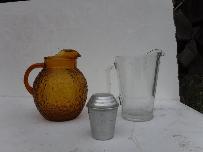 lot 6756 image: Pitchers and more