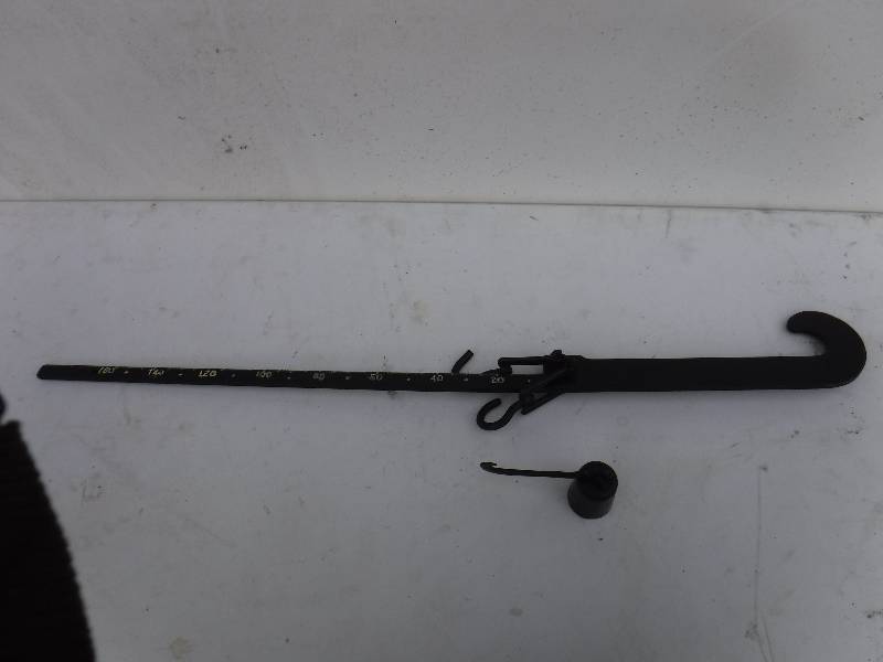 lot 6757 image: Vintage hook scale