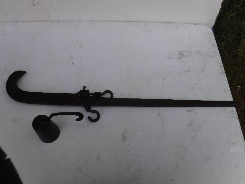 lot 6758 image: Cast iron vintage hook scale