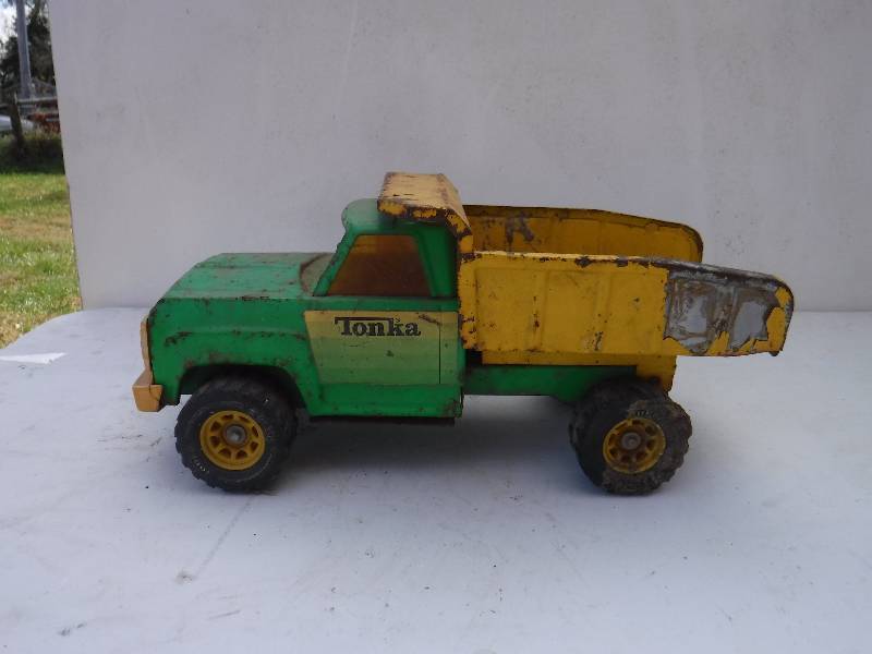 lot 6775 image: Vintage Tonka Dump truck
