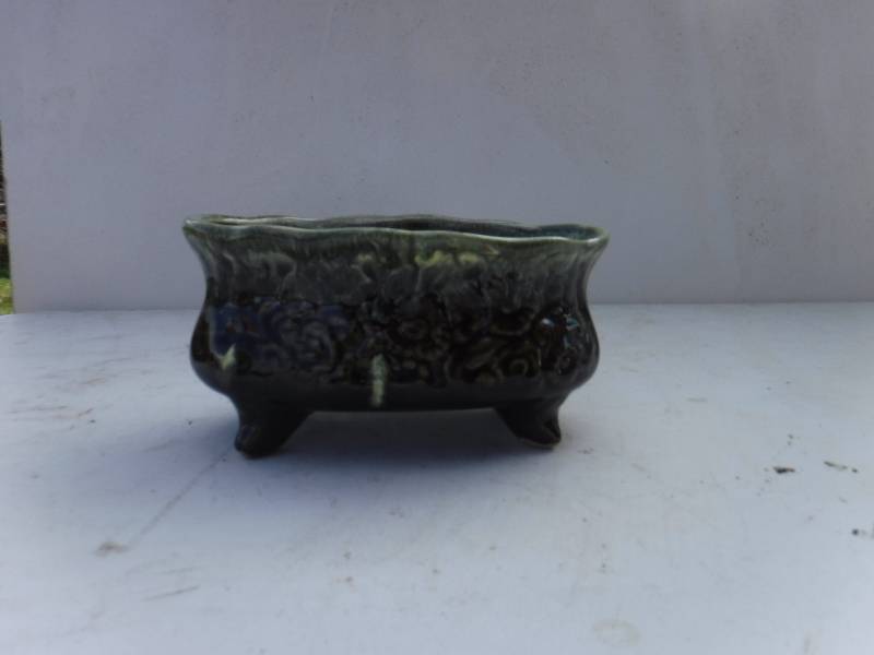 lot 6776 image: Hull USA drip glaze footed bowl