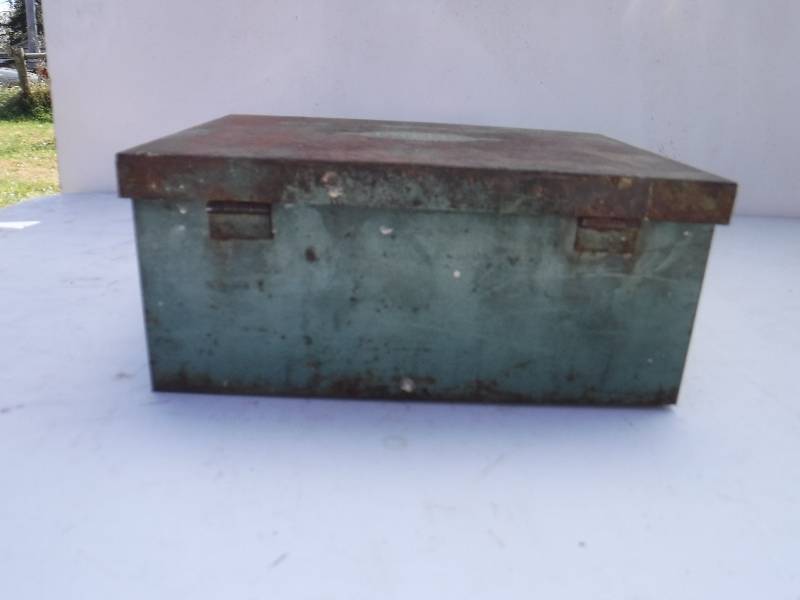 lot 6779 image: Vintage Fyrite test kit